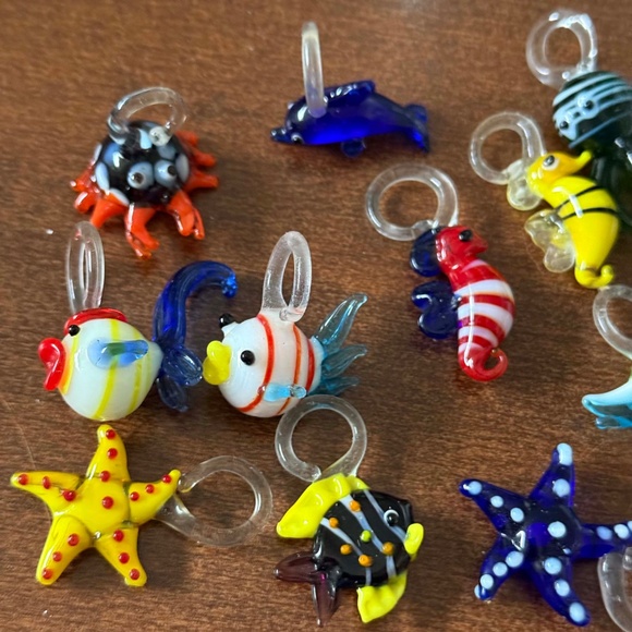 SEA CREATURES, 12 BLOWN CRYSTAL WITH 6 ¼ H x 2 ½ DIAMETER CRYSTAL TREE TO HANG - Picture 12 of 15